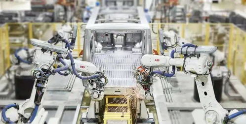 浦東新區上半年GDP盤點 汽車制造業飆升71.6%，技術服務產業成經濟增長重要引擎